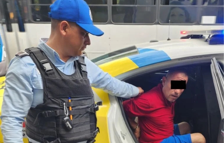 Hombre de 58 años roba celular con machete y es ubicado por GPS en Monterrey