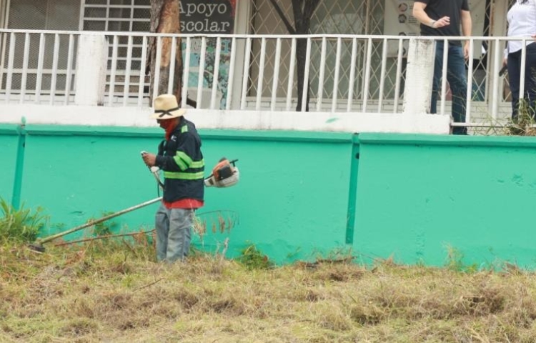 Monterrey actúa para reparar escuelas antes de clases