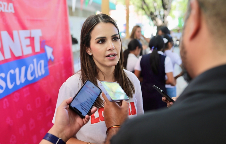 LORENA DE LA GARZA IMPULSA EL PROGRAMA INTERNET EN TU ESCUELA