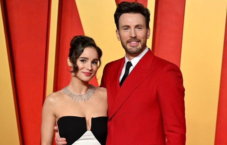 Chris Evans y Alba Baptista dan la bienvenida a su primer bebé