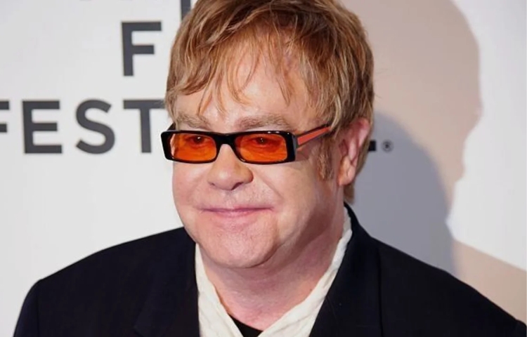 Elton John revela que casi ha perdido la vista por completo