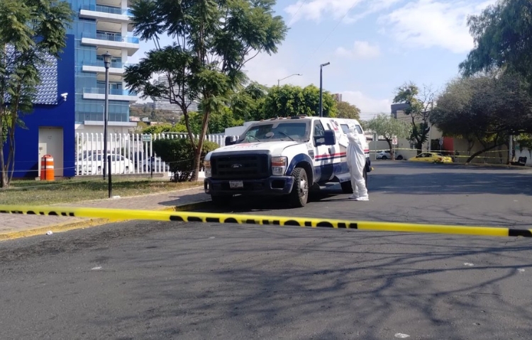 Asalto a camioneta de valores deja dos heridos en Querétaro