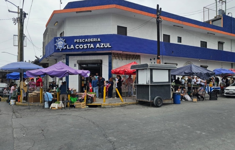 Genera Viernes Santo afluencia en pescaderías de Monterrey
