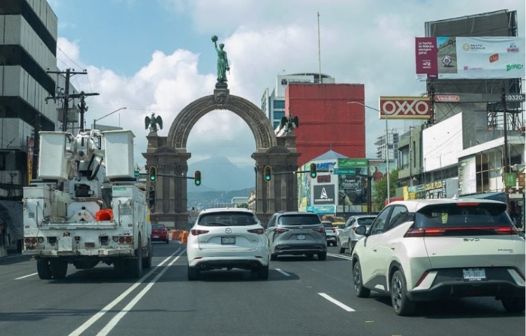 Reabren carriles debajo del Arco de la Independencia en Monterrey